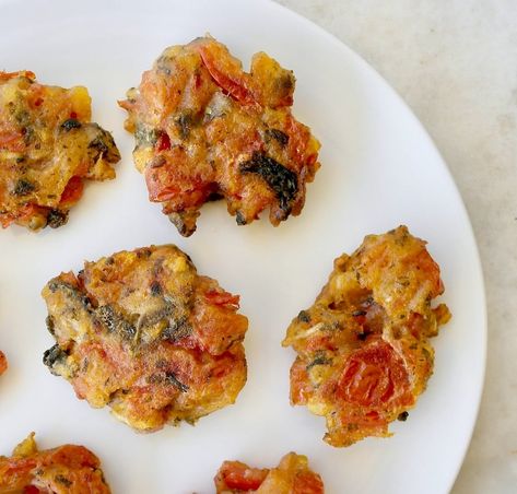 Greek Tomato Patties from Santorini-Domatokeftedes Tomato Patties, Lathera Greek, Tomato Fritters, Santorini Food, Olive Tomato, Greek Foods, Mediterranean Flavors, Savoury Snacks, Popular Appetizers