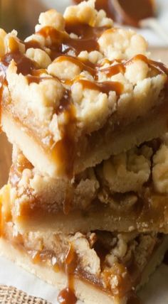 Caramel Apple Bars Taste Of Home, Carmel Apple Shortbread Bars, Caramel Apple Squares, Apple Pie Shortbread Bars, Apple Carmel Bar, Canned Apple Desserts, Apple Shortbread, Shortbread Crumble, Pumpkin Bread Pudding