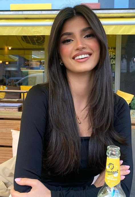 Rashan Mh, Haircuts For Long Hair Straight, Rambut Brunette, Haircuts For Long Hair With Layers, Brown Hair Looks, Brown Hair Inspo, Hair Inspiration Long, Straight Hair Cuts, Hair Instagram