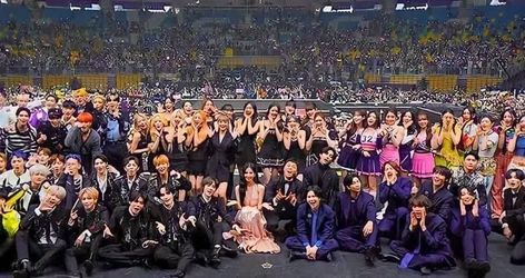 Kpop Groups Together, Kpop Award Show, Kpop Industry, Award Show, Photo Grouping, Amazing Songs, All About Kpop, Army Wallpaper, Group Photo