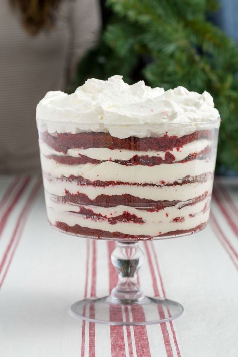 This Red Velvet Cheesecake Trifle Is Everything You Ever Wanted Christmas To Be  - Delish.com Trifle Bowl Desserts, Red Velvet Trifle, Pumpkin Trifle, Trifle Bowl Recipes, Trifle Cake, Red Velvet Cheesecake Brownies, Trifle Dessert Recipes, Velvet Recipes, Cheesecake Trifle