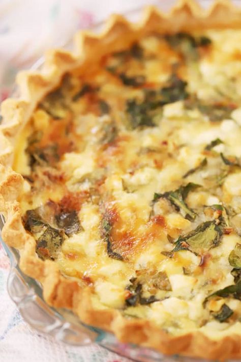 Spinach And Feta Quiche, Spinach Feta Quiche, Baby Shower Simple, Feta Quiche, Spinach Quiche Recipes, Brunch At Home, Easy Quiche, Breakfast Quiche Recipes, Quiche Recipes Easy