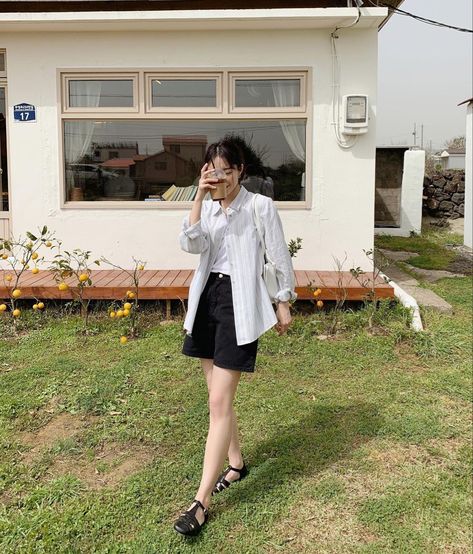 Asian Beach Outfit, Photogenic Poses, Aesthetic Sandals, Cold Outfit, Ootd Korean Style, Campus Outfit, Modesty Outfits, Lazy Outfits, Swaggy Outfits