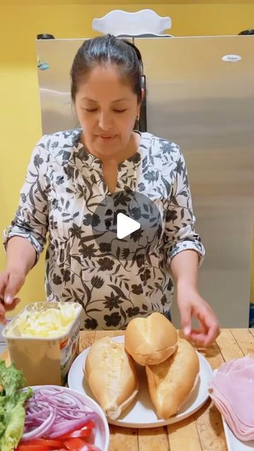 Rebeca Coss Guerrero on Instagram: "Receta de tortas" Torta Recipe Mexican, Easy Tortas Mexicanas Recipe, Tortas Mexicanas Recipe Beef, Tortas Mexicanas Recipe Steak, Mexican Torta, Vegetarian Tortas Mexican, Authentic Mexican Tortas Sandwiches, Tortas Mexicanas Recipe, Mexican Tortas Recipe