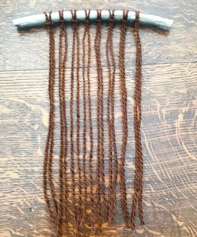 Waldorf Handwork Kindergarten, Waldorf Handwork Projects, Yoga Crafts, Fiber For Kids, Handicrafts Ideas, Middle School Crafts, Beginner Weaving, Waldorf Handwork, Handicraft Ideas