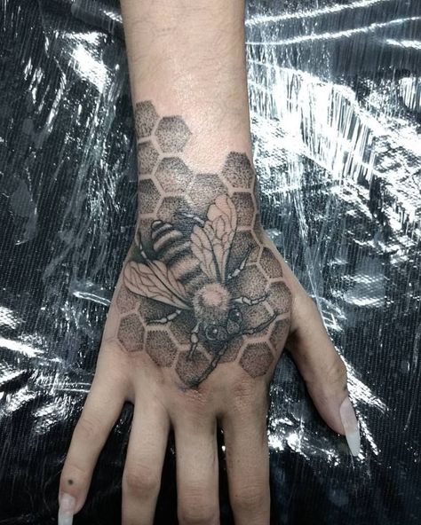 Hand Tattoo Cover Up, Trippy Tattoo Ideas, Compass And Map Tattoo, Honey Bee Tattoo, Honeycomb Tattoo, Trippy Tattoo, Bumble Bee Tattoo, Throat Tattoo, Insect Tattoo