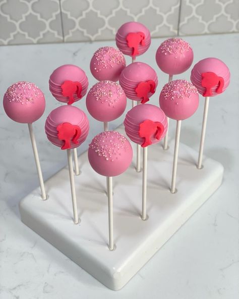 This set was absolutely beautiful🩷 Barbie mold is available in my online shop✨ Barbie Trio Mold #barbie #barbiecakepops #pinkcakepops… | Instagram Malibu Barbie Cake Pops, Barbie Birthday Dessert Table, Barbie Cakepops Ideas, Barbie Cake Pops Cakepops, Barbie Cakepops, Barbie Trio, Barbie Cake Pops, Barbie Treats, Barbie Dessert Table