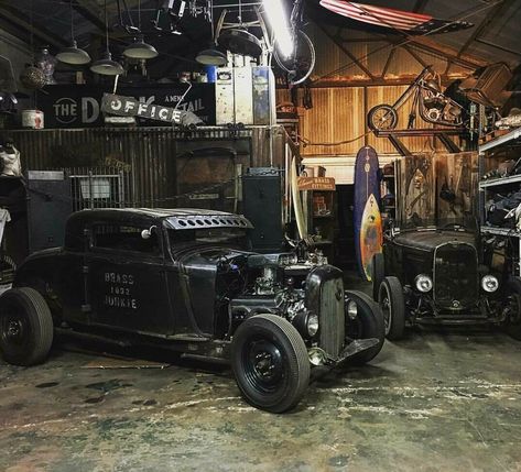 Hot Rod Movie, Hot Rod Tattoo, Old Hot Rods, Cool Garages, Hot Rods Cars Muscle, Vintage Hot Rod, Rat Rods Truck, Classic Hot Rod, Hot Rod Trucks