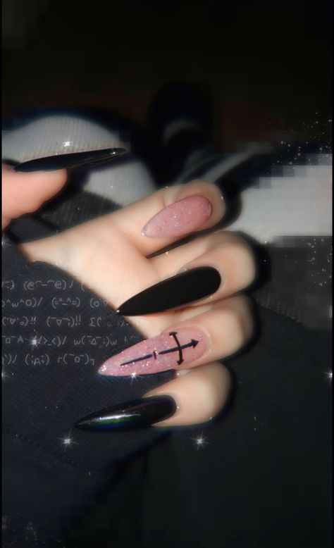 Goth Nail Inspo Acrylic, Goth Nails Art, Simple Goth Nails Acrylic, Valentines Day Nails Goth, Grunge Acrylic Nails Aesthetic, Cute Gothic Nails, Nails Inspiration Grunge, Nails Acrylic Gothic, Nails Gothic Ideas