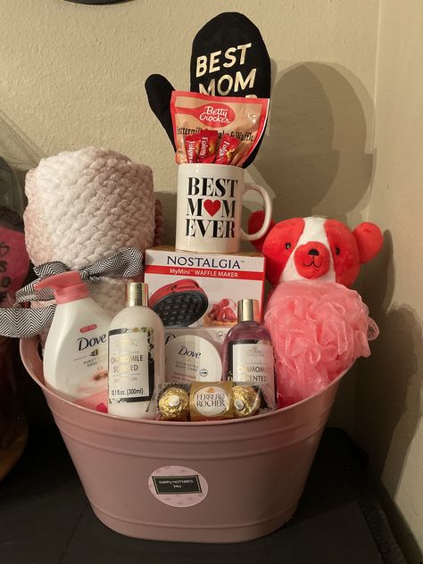 Valentines Day Baskets For Mom, Burr Basket For Mum, Mom Burr Basket, Valentines Basket For Mom, Burr Basket For Mom, Birthday Basket For Mom, Cute Gift Basket Ideas, Gift Basket For Mom, Brr Basket