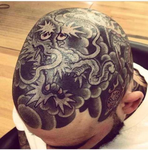 by Horitomo at facebook.com/stateofgracetattoo - nice head work but all I could think was "f*ck! That had to hurt!" Bald Head Tattoo, Mens Face Tattoos, Tradition Tattoo, Tattoo Crane, Scalp Tattoo, Japanese Tattoos For Men, Art Inspired Tattoos, Head Tattoo, Tattoo People