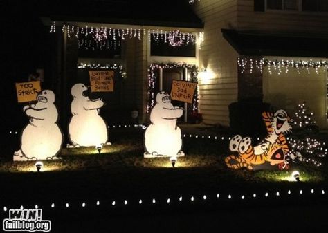 Calvin & Hobbes Lawn Decorations. Epic Christmas decor!!! Calvin And Hobbes Snowmen, Calvin And Hobbes Christmas, Funny Christmas Decorations, Christmas Lawn Decorations, Calvin And Hobbes Comics, Lawn Decorations, Christmas Yard Art, Christmas Yard Decorations, Fun Christmas Decorations