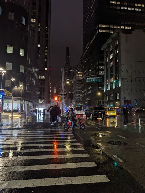 New York Winter Aesthetic, Rainy Day City Aesthetic, Rainy Day In New York Aesthetic, New York City Rainy Day, Big City Aesthetic Daytime, Rainy Nyc, New York City Rain Aesthetic, Oliver And Co, New York Winter