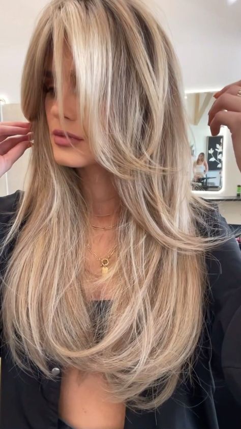 Textured Blonde Hair, Blonde Face Framing Highlights On Blonde Hair, Long Layered Hair Balayage, Gave Framing Layers, Full Face Framing Layers, Long Hair Face Framing Layers Brunettes, Haircuts For Extensions, Medium Length Haircut Balayage Blonde, Blonde Haircut With Layers