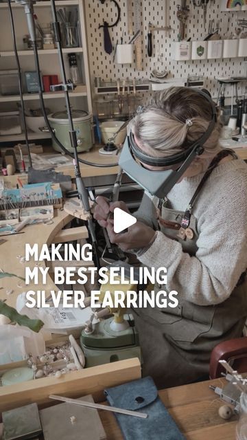 Kelly Twigg | Artisan Jewellery on Instagram: "This is how my bestselling silver earrings are made! ⚒️  I shared this reel last year, but I’ve been creating more of these today and the process hasn’t changed. And since less than 20% of you actually saw it at the time, here it is again!  It’s never easy to show the entire thing in less than sixty seconds but this includes most of the steps - I think.  These hammered link drop earrings are very simple in design, but I think that’s central to their popularity. They are modern but elegant, shiny yet discreet, and they can be worn with pretty much any outfit.  I’ve made so many pairs of these over the last few years, and the process is now so familiar it’s almost relaxing in its repetition.  Every single one of those links is soldered closed an Jewelry Metalsmithing, Aluminum Jewelry, Unique Handmade Jewelry, Jewelry Projects, Jewellery Making, In Design, Artisan Jewelry, Project Ideas, Diy Jewelry