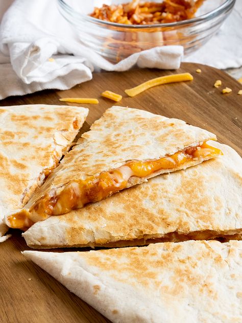 Salsa and Cheese Quesadilla Quesadilla Ingredients, Cheese Quesadilla Recipe, Rhubarb Jam Recipes, Roasted Garlic Hummus, Cheesy Chicken Enchiladas, Quesadilla Recipe, Chicken Wrap Recipes, Flour Tortilla, Cheese Quesadilla