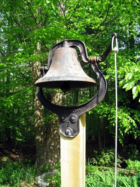 farm bell | Vanishing Memories Dinner Bell Post, Cast Iron Bell, Antique Bell, Farm School, Dinner Bell, Old Farm Houses, Iron Fence, Outdoor Diy, Book Candle