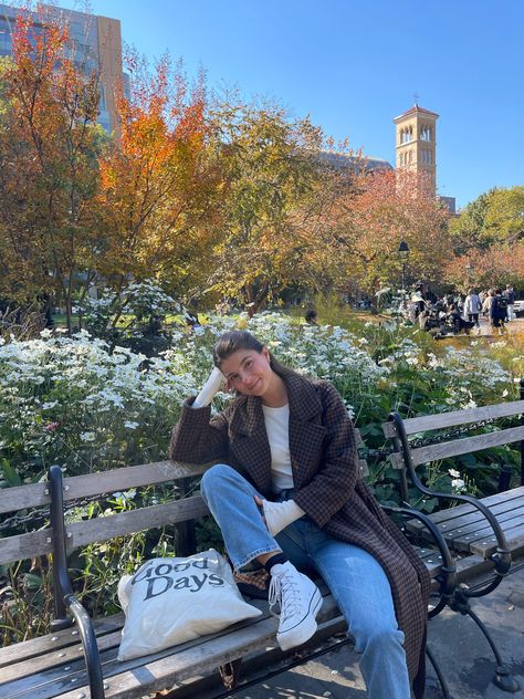 Fall Newyork Outfit, Central Park Spring Aesthetic, City Outfit Ideas Spring, Central Park Outfit Fall, Central Park Fall Outfit, Toronto Outfits Fall, Fall Insta Inspo Posts, Park Outfits Winter, Park Outfit Ideas Winter