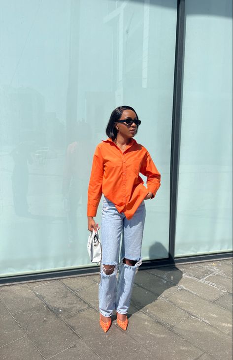 Orange And Jeans Outfit, Orange Shirt Outfit Ideas, Orange Shirt Outfit Black Woman, Orange Shirt Outfit Summer, Orange Shirt Outfit, Casual Tshirt Outfit, Orange Outfits, Shirt Outfit Summer, Boyfriend Jeans Style