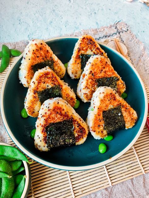 Vegan Yaki Onigiri (Japanese Grilled Rice Balls) Homemade Onigiri, Grilled Rice Balls, Onigiri Filling, Yaki Onigiri, Onigiri Recipe, Grilled Rice, Kitchen Japanese, Teriyaki Tofu, Vegan Rice