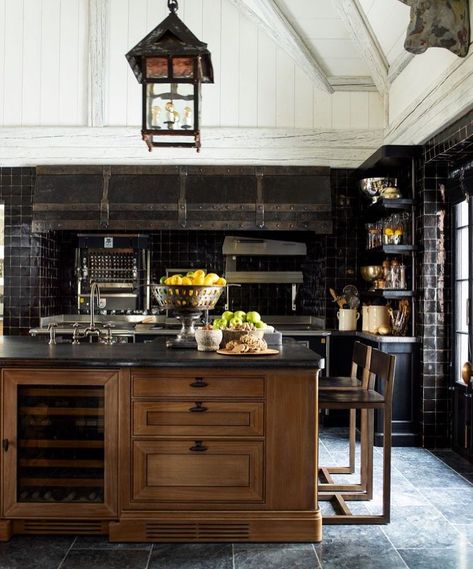 Sr Gambrel, Mountain Style, Classic Kitchen, Up House, Black Kitchen, Large Kitchen, Favorite Kitchen, Black Kitchens, Beautiful Kitchens