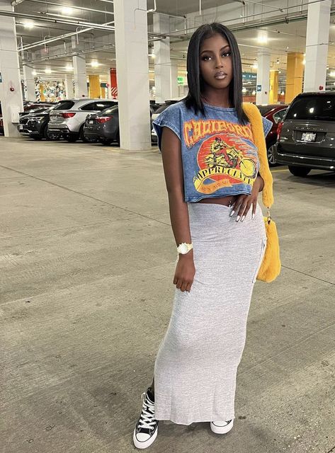 Long Skirt And Graphic Tee Outfit, Jean Skirt Casual Outfit, Outfits With Long Skirts Black Women, Graphic Tee And Maxi Skirt Outfit, Graphic Tee And Long Skirt, Long Skirt Outfits For Summer Black Women, Long Skirt Sneakers Outfits, Maxi Skirt And Sneakers Outfit, Long Skirts With Sneakers