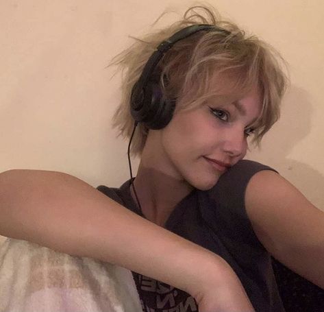 Grace Vanderwaal, Longer Pixie Haircut, Long Pixie, Girly Images, Fav Celebs, Pixie Hairstyles, Divine Feminine, Pixie Haircut, Cute Photos