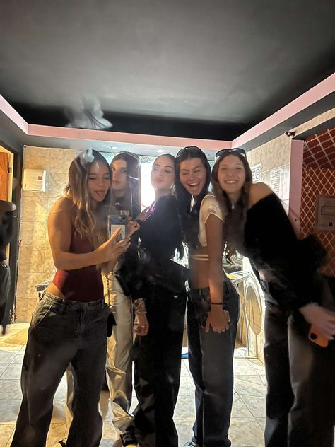 #myloves #girlies #girlsnightout #nightlife #nightout #outfits #argentina #style #ootd #fits #club #nightclub Clubbing Outfits Nightclub Y2k, Barcelona Clubbing Outfit, Nightclub Outfit, Clubbing Outfits Nightclub, Outfits Nightclub, Uni Outfit, Club Nightclub, Party Outfits Night, Night Club Outfits