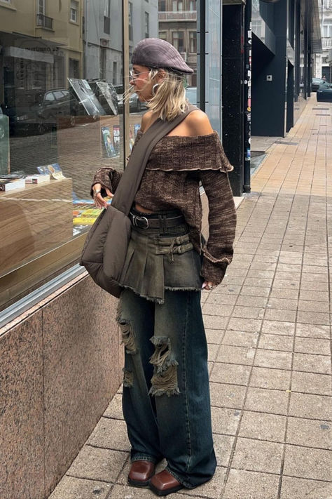 Skirt On Pants, Sofia Coelho, Puffer Bag, Minga London, Alt Clothing, Styling Outfits, New Rock, Layering Outfits, Grunge Goth