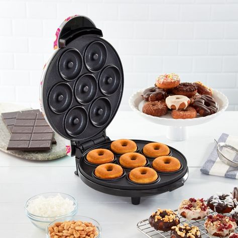 How To Make Donuts With A Dash Mini Donut Maker? Mini Donut Maker Recipes, Donut Maker Recipes, Mini Donut Maker, Mini Donut Recipes, Donut Makers, Mini Donuts Maker, Kid Friendly Breakfasts, Donut Flavors, Making Sweets