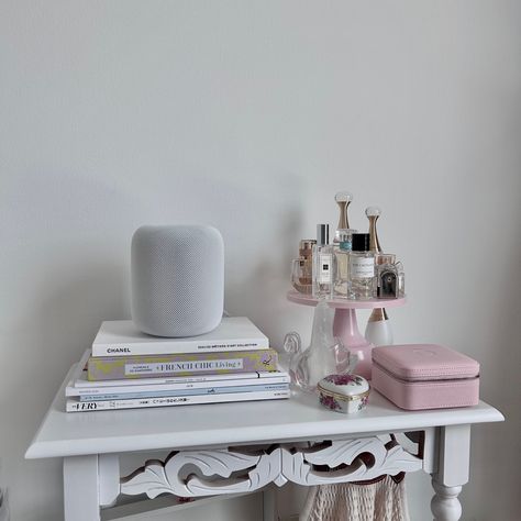 #music #aesthetic #love #apple #homepod #decor #decoration #444 #love Apple Home Pod, Home Pod, Apple Homepod, White Things, Pod House, Apple Home, Aesthetic Love, Music Aesthetic, Bathroom Bedroom