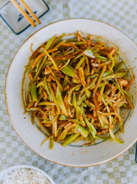 This stir-fried broccoli stem recipe will prevent you from wasting your broccoli stems / stalks AND make you actually enjoy eating them! Source: thewoksoflife.com Asian Broccoli, Broccoli Stalk, Beef Flank, Beef Flank Steak, Red Curry Chicken, Wok Of Life, Fried Broccoli, Woks Of Life, The Woks Of Life