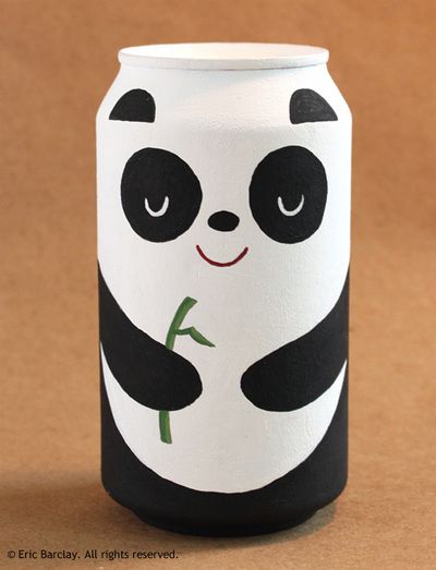 Painted Soda Can Panda Bottle Piggy Bank Diy, Waste Bottle Craft, Panda Craft, Panda Items, Clay Fairy, Puppet Theatre, Diy Glass Bottle Crafts, Painting Decor, Tassen Design