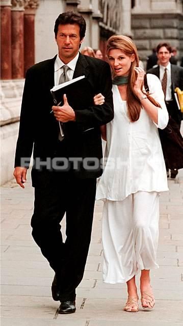 Imran Khan Smile, Imran Khan Wedding, Jemima Goldsmith, Queen Of Halloween, Imran Khan Photos, Princess Diana Dresses, Imran Khan Pakistan, History Of Pakistan, Funny Teen Posts