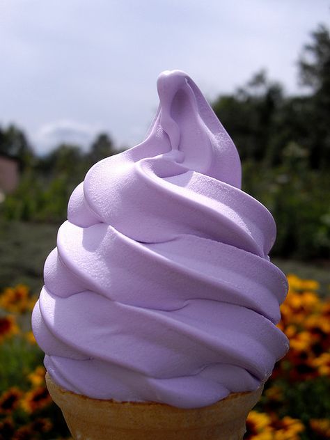 lavender yum Carefree Aesthetic, Lavender Ice Cream, Purple Food, Violet Pastel, Yummy Ice Cream, Purple Vibe, Lavender Aesthetic, Soft Serve Ice Cream, Ice Cream Popsicles