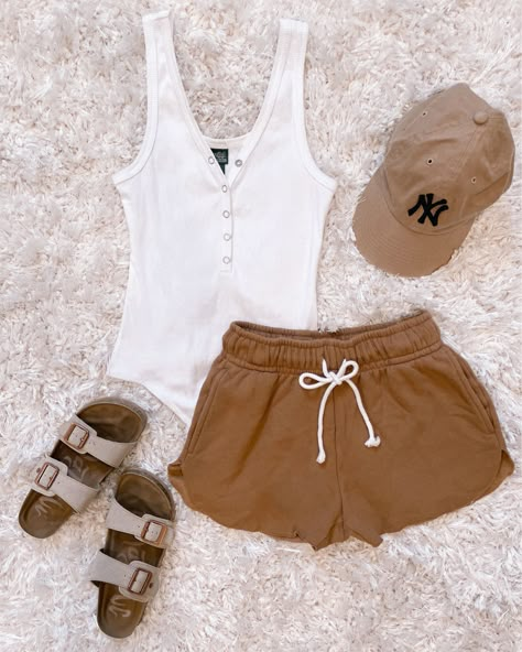 Summer Casual Mom Outfits, Comfy Chic Outfits Summer, Ribbed Shorts Outfit, 2024 Summer Outfits For Women, Cute Lake Outfits, Cute Comfy Outfits For Summer, Dolphin Shorts Outfit, Cute Outfit Ideas For Summer, Summer Outfits Comfy