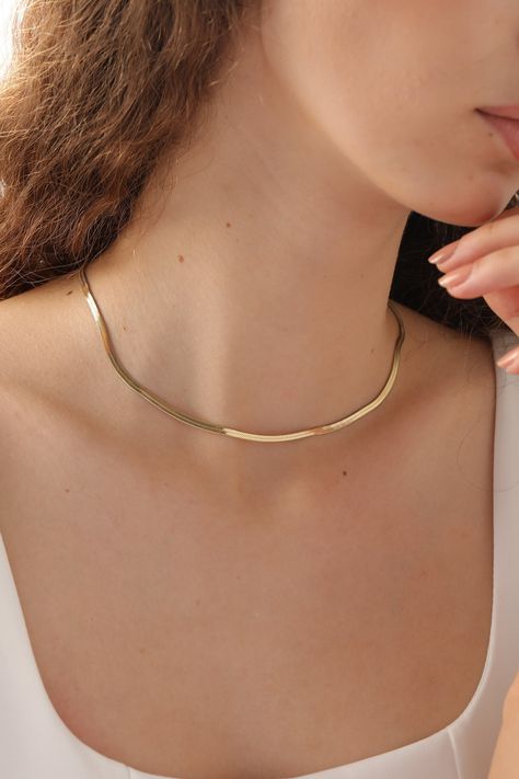 We creating this handmade flat snake chain necklace you see mother using 925 sterling silver and 14k gold. It is the perfect accessory that will suit your shine or make it feel special. It will be a unique gift that will add meaning to your precious days such as graduations, birthdays, mother's days, wedding events. If you like the personalized jewelry we have created for you, you can look at we other designs here: https://www.etsy.com/shop/DaintyPersonalizedCo Check out our social media @dainty Necklace Snake Chain, Flat Necklace, Flat Necklace Gold, Snake Gold Necklace, Aesthetic Gold Chain, Flat Chain Necklace, Flat Jewelry, Necklace Accessories, Simple Gold Necklace Indian