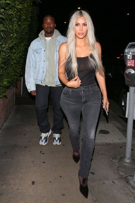 No bra, no problem. Blonde Hair Kim Kardashian, Kim Kardashian Blonde, Estilo Kim Kardashian, Kim Kardashian Hot, Estilo Kardashian, Kanye West And Kim, Kim Kardashian Kanye West, Kim And Kanye, Kim K Style