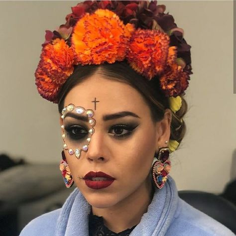 56.4 mil Me gusta, 107 comentarios - Danna Paola ❤ (@dannaxpaola) en Instagram: "🥰❤ #DannaPaola" Elite Serie, Maquillage Halloween Simple, Halloween Makeup Sugar Skull, Mexican Halloween, Makeup Artistic, Halloween Makeup Diy, Cool Halloween Makeup, Halloween Makeup Inspiration, Halloween Makeup Easy