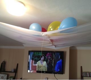 diy balloon drop Diy Balloon Drop, New Years With Kids, Kids New Years Eve, Balloon Drop, New Years Eve Food, Eve Game, New Years Activities, Diy Balloon, Nye Party