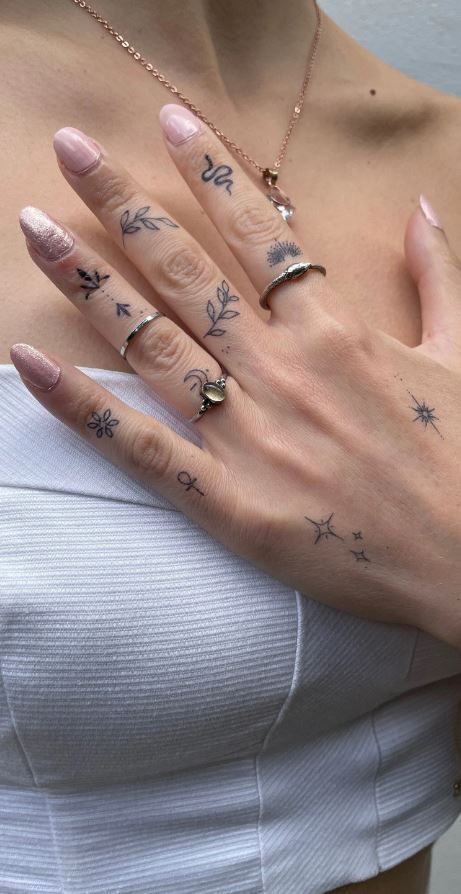 100 Hand Tattoos For Women With Style - Tattoo Me Now Concept Hand Tattoo, Tatto Hands For Girl, Hand Sticker Tattoo, Hand Tattoos For Women Delicate, Cool Hand Tattoo Ideas, Hand Tattoos Boho, Plant Finger Tattoos For Women, Left Hand Tattoos For Women, Cute Medium Tattoos For Women