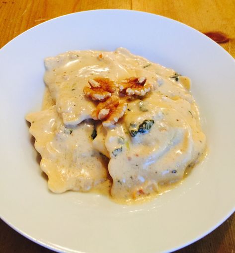 Ravioli Cream Sauce, Spinach Ricotta Ravioli, Spinach And Ricotta Ravioli, Walnut Cream, Walnut Sauce, Ricotta Ravioli, Pasta Roller, Spinach Ricotta, Pasta Dough