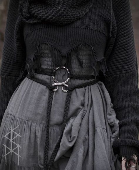 Creations by Magi on Instagram: "Did you know that the JOTUNN belt now comes in 2 versions? Original, with braided bands, and Lite, with rope bands ✨ The Lite version allows for more styling options (like harness styles), but the original offers more texture to the belt itself. Which one is your favorite? Handmade in Denmark from 100% recycled textile and hand forged steel ✨ . . #pagan #runic #norse #belt #harness #handforged #handmade #sustainablefashion" Viking Goth Fashion, Pagan Viking Costume, Harness Style Outfit, Norse Witch Belt, Norse Pagan Aesthetic, Rope Outfit, Pagan Outfits, Norse Fashion, Upcycled Clothing Ideas