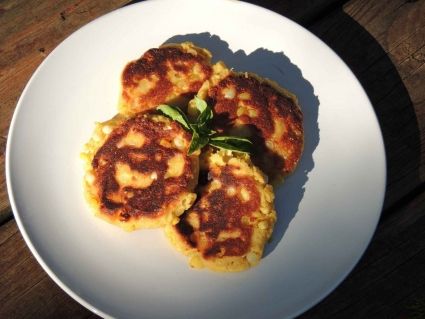 Alice Waters' Corn Cakes - wonderful made with fresh corn right off the cob. Alice Waters, Corn Cakes, Family Feast, Clarified Butter, Fresh Corn, Super Yummy, Small Bowls, Comfort Food, Side Dishes