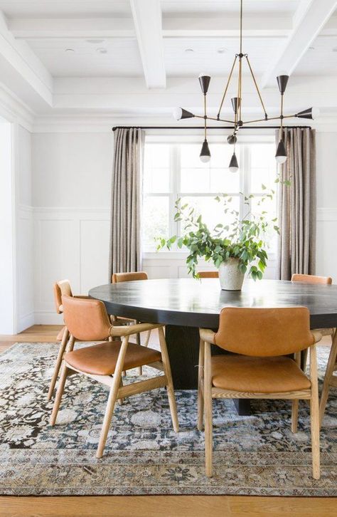 10 Modern Dining Room Ideas With a Farmhouse Twist | Hunker Mid Century Dining Room, Mid Century Modern Dining Room, Wood Panelling, Diy Playbook, Elegant Bohemian, Interior Design Per La Casa, Interior Vintage, Mid Century Modern Dining, Amber Interiors