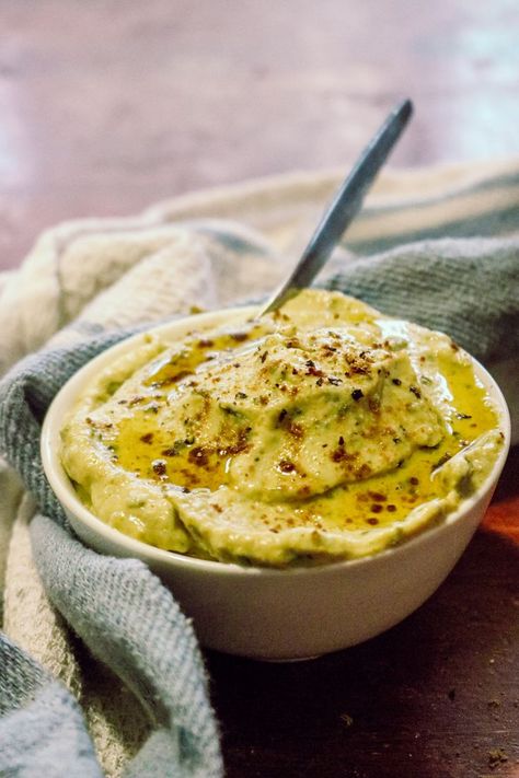 Low Carb Hummus Recipes, Keto Hummus, Low Carb Hummus, Zucchini Dip, Zucchini Hummus, Chickpea Hummus, Hummus Recipes, Roasted Zucchini, Green Zucchini