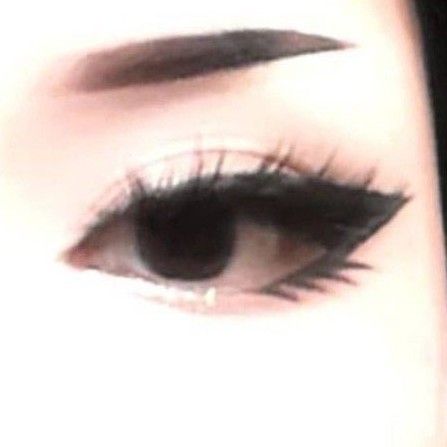 Emo Makeup No Lashes, Big Eyeliner Hooded Eyes, Alt Puppy Eyeliner, Kitten Goth Makeup, Hooded Eye Alt Makeup, Alt Hooded Eye Makeup, Makeup Inspo Hooded Eyes, Emo Makeup Hooded Eyes, Goth Eyeliner Hooded Eyes