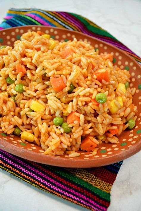 Arroz rojo mexicano perfecto (como el de tu abuelita o mamá) Comidas Mexicanas Ideas, Gallo Pinto, Food Lunch, Carne Asada, Lunch Time, Fried Rice, Meal Plan, Easy Dinner, Meal Planning