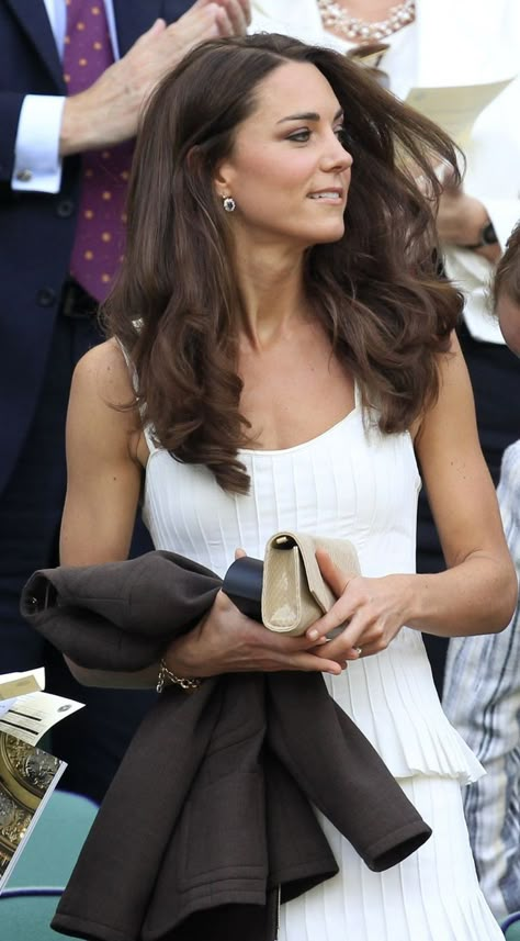 Kate Middleton 90s, Kate Middleton Handwriting, Kate Middleton Aesthetic, Kate Middleton Nails, Kate Middleton Updo, Young Kate Middleton, Kate Middleton Haircut, Kate Middleton Makeup, Kate Middleton Young