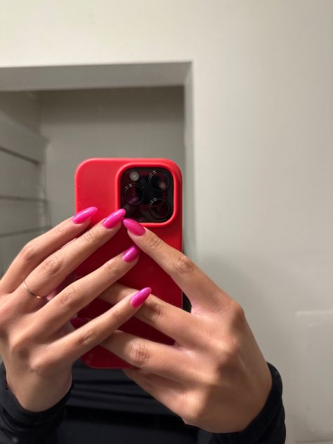 Apple Phone Case Silicone, Mirror Pic Aesthetic, Apple Iphone Covers, Pic Aesthetic, Nyc Nails, Red Iphone Case, Iphone Macbook, Hot Pink Nails, Aesthetic Nails